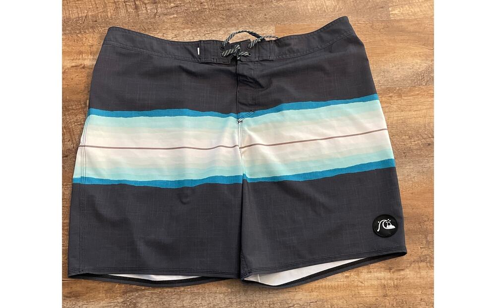 Quiksilver highline board shorts SZ 38, black with blue design